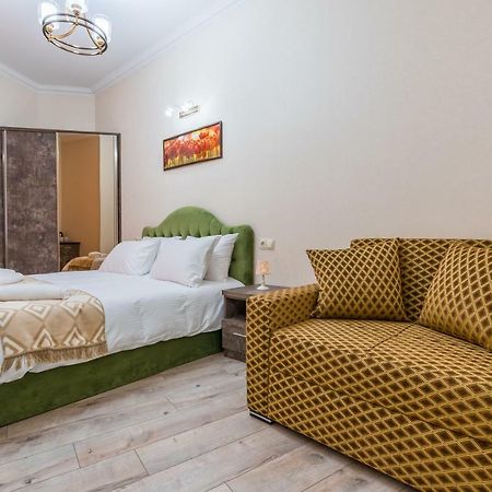 Golden Light Hotel Тбилиси Екстериор снимка