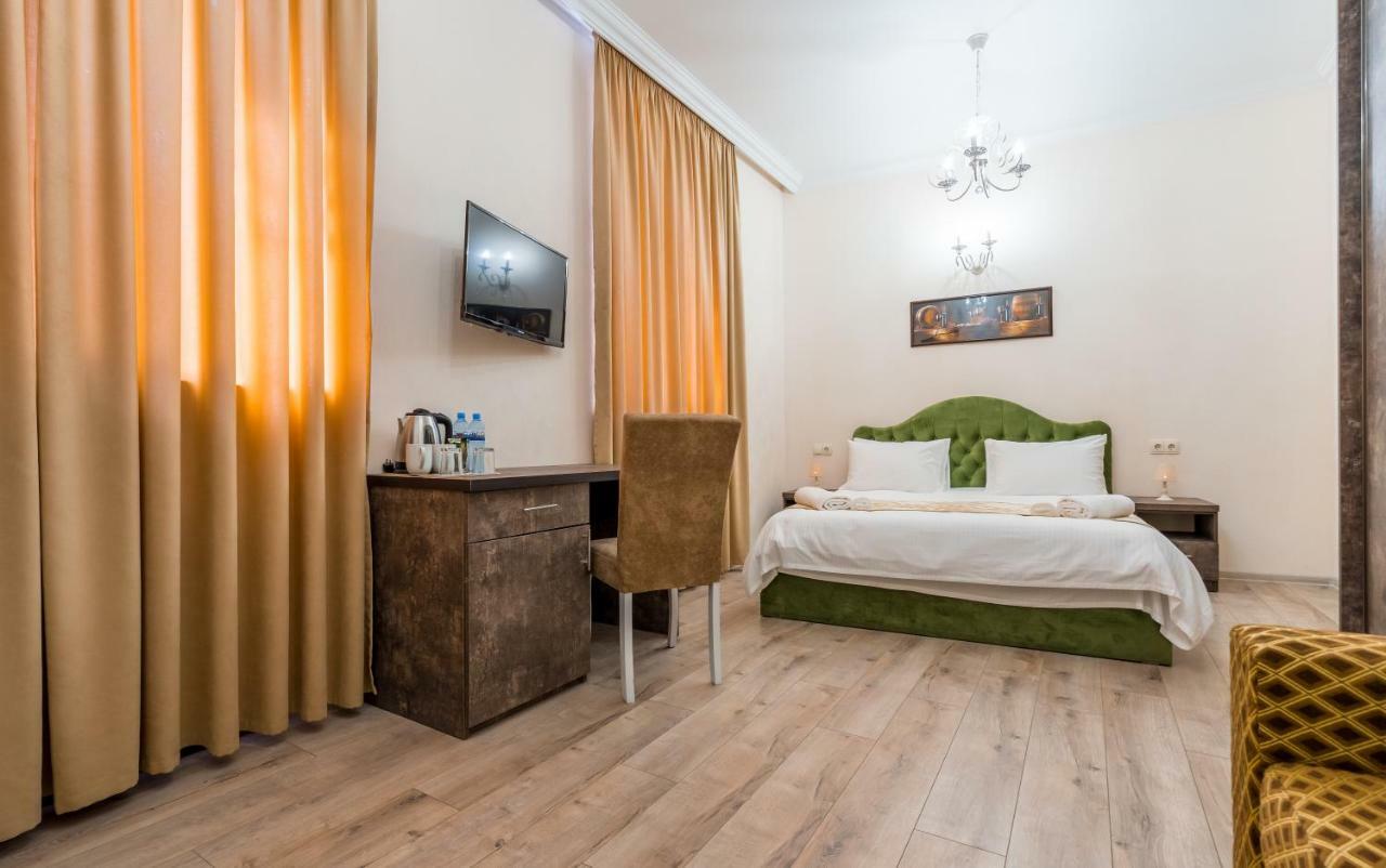 Golden Light Hotel Тбилиси Екстериор снимка