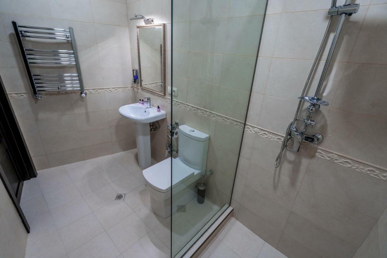 Golden Light Hotel Тбилиси Екстериор снимка