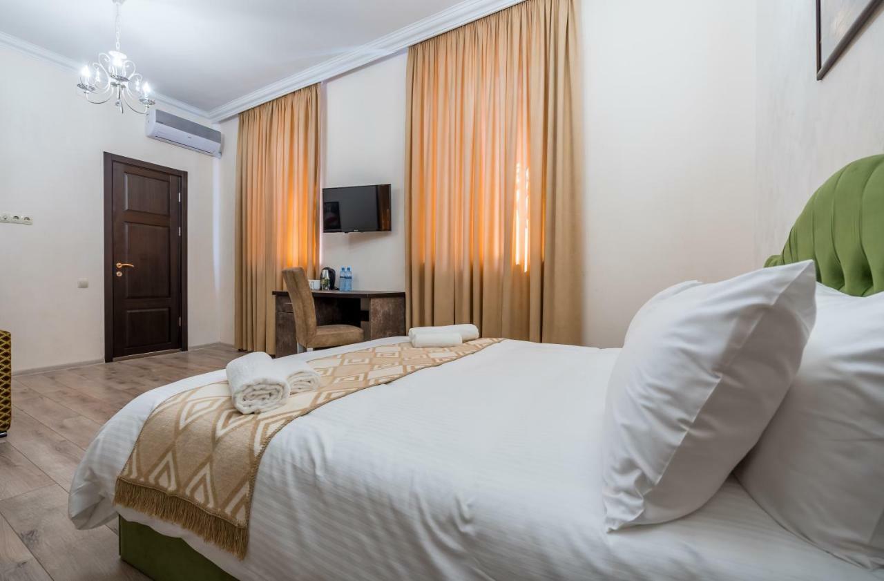 Golden Light Hotel Тбилиси Екстериор снимка