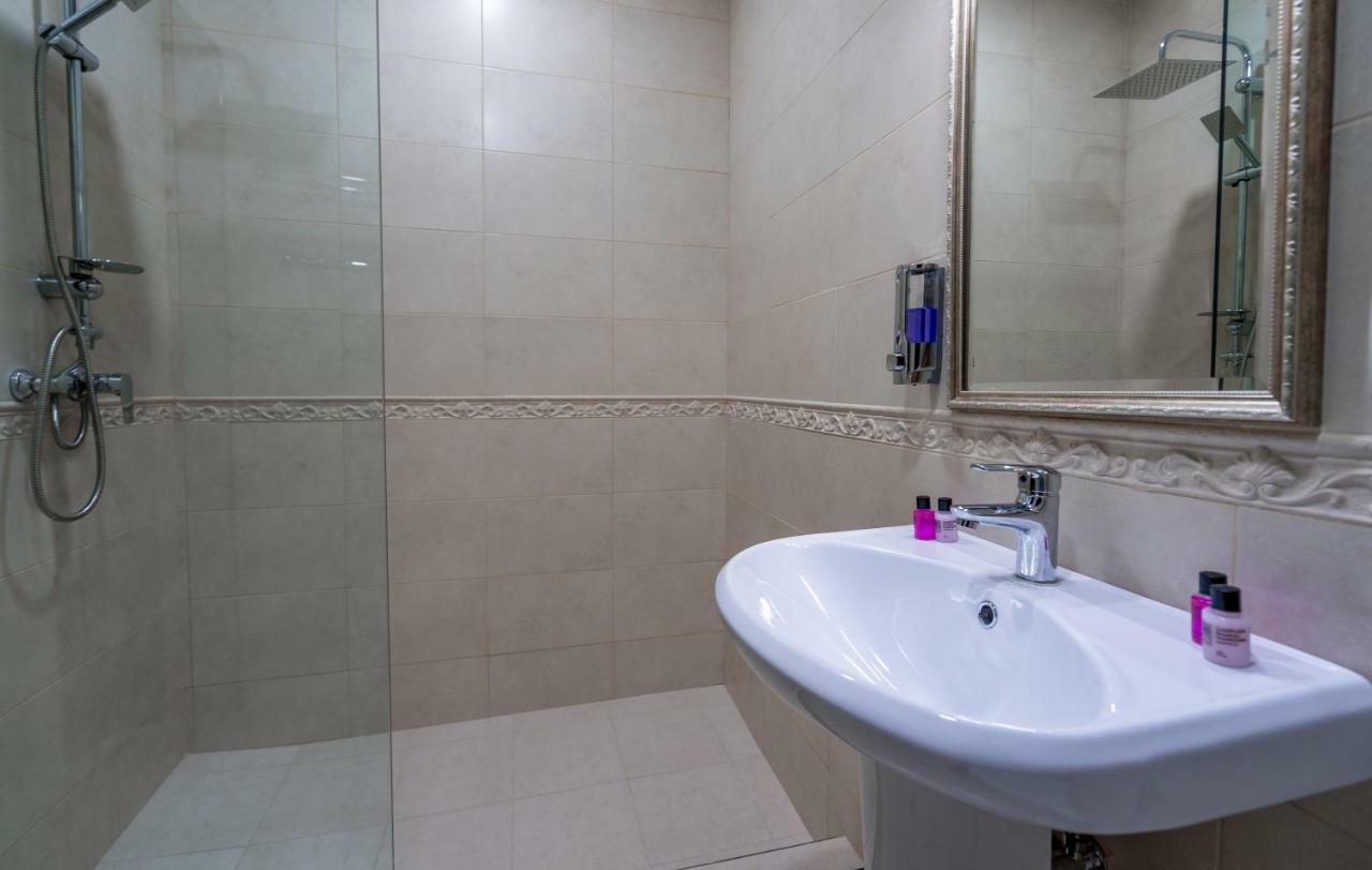 Golden Light Hotel Тбилиси Екстериор снимка
