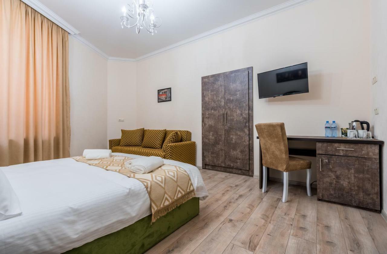Golden Light Hotel Тбилиси Екстериор снимка