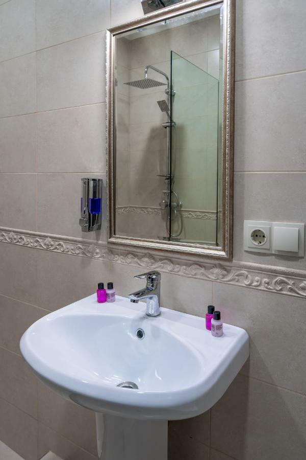 Golden Light Hotel Тбилиси Екстериор снимка