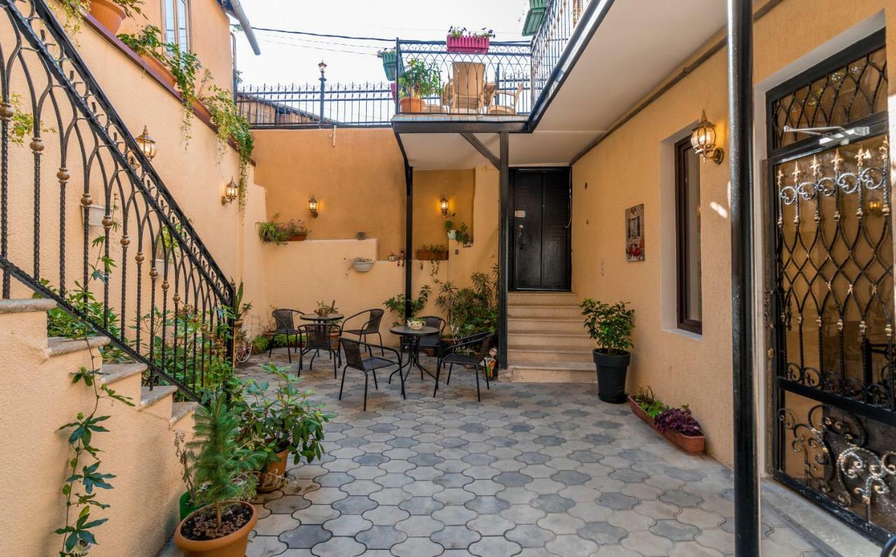 Golden Light Hotel Тбилиси Екстериор снимка