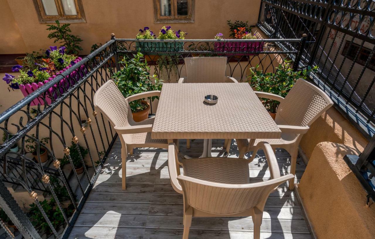 Golden Light Hotel Тбилиси Екстериор снимка