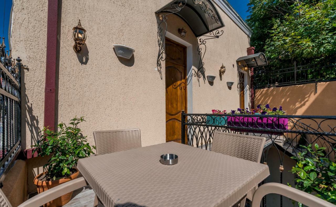 Golden Light Hotel Тбилиси Екстериор снимка