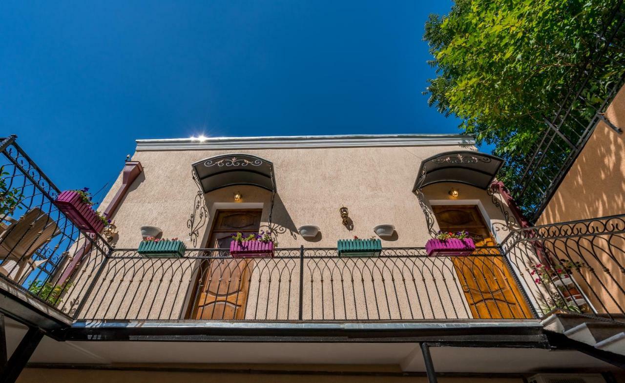 Golden Light Hotel Тбилиси Екстериор снимка