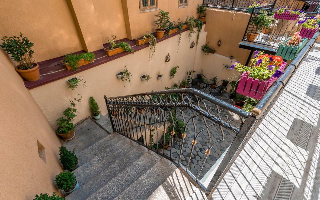 Golden Light Hotel Тбилиси Екстериор снимка